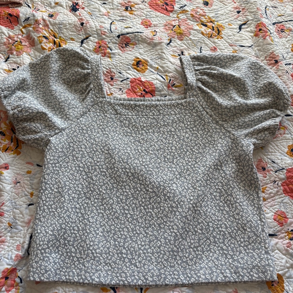 LOFT PUFF SLEEVE TOP